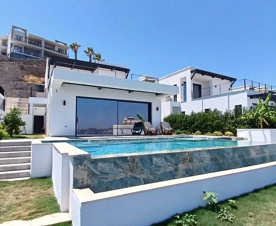 Bodrum Geriş'de Enfes Deniz Manzaralı, Özel Havuzlu, Konforlu Villa - 1
