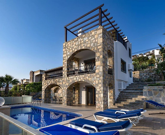 Bodrum Geriş'te Denize Sıfır, Özel Havuzlu, Görkemli Villa - 1