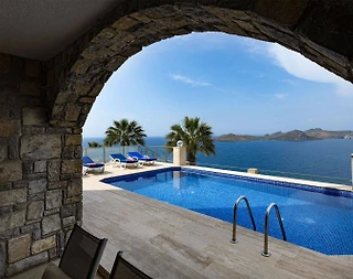 Bodrum Geriş'te Denize Sıfır, Özel Havuzlu, Görkemli Villa - 2