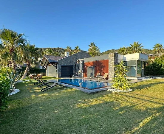 Bodrum Geriş'te Geniş Bahçeli, Özel Havuzlu, Modern Villa - 1