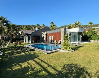 Bodrum Geriş'te Geniş Bahçeli, Özel Havuzlu, Modern Villa - 2