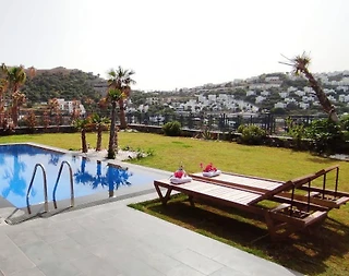 Bodrum Geriş'te Geniş Bahçeli, Özel Havuzlu, Modern Villa - 5