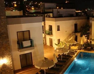 Bodrum Gümbet'te Denize Yakın Konumda, Ortak Havuzlu, Konforlu Suit - 1