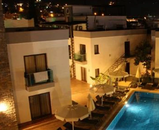 Bodrum Gümbet'te Denize Yakın Konumda, Ortak Havuzlu, Konforlu Suit - 1