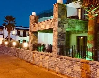 Bodrum Gümbet'te Denize Yakın Konumda, Ortak Havuzlu, Konforlu Suit - 2