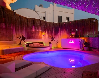 Bodrum Eskiçeşme'de Merkezi Konumda, Özel Havuzlu, Jakuzili Villa - 2