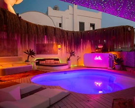 Bodrum Eskiçeşme'de Merkezi Konumda, Özel Havuzlu, Jakuzili Villa - 2