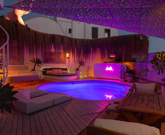 Bodrum Eskiçeşme'de Merkezi Konumda, Özel Havuzlu, Jakuzili Villa - 1