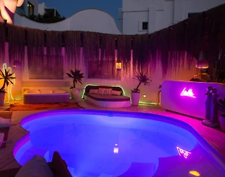 Bodrum Eskiçeşme'de Merkezi Konumda, Özel Havuzlu, Jakuzili Villa - 3