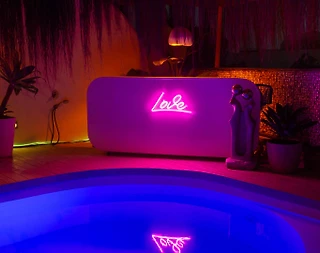 Bodrum Eskiçeşme'de Merkezi Konumda, Özel Havuzlu, Jakuzili Villa - 4