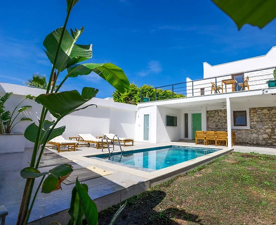 Bodrum Gümbet'te Denize Sıfır Konumda, Özel Havuzlu, Lüks Taş Ev - 1