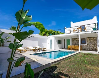 Bodrum Gümbet'te Denize Sıfır Konumda, Özel Havuzlu, Lüks Taş Ev - 1