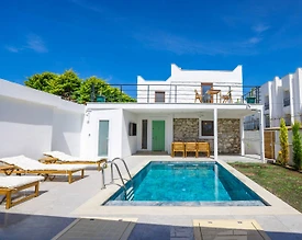 Bodrum Gümbet'te Denize Sıfır Konumda, Özel Havuzlu, Lüks Taş Ev - 2