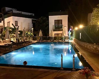 Bodrum Gümbet'te Merkezi Konumda, Ortak Havuzlu, Konforlu Suit - 1