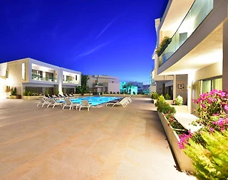 Bodrum Gümbet'te Tesis İçerisinde, Ortak Havuzlu, 2 Kişilik Suit - 1