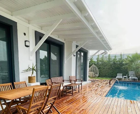 Bodrum Gündoğan'da Yeşillikler İçerisinde, Özel Havuzlu, Kiralık Villa - 1