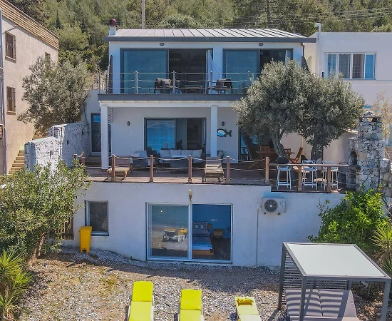 Bodrum Güvercinlik'te Denize Sıfır, 8 Kişilik, Modern Villa - 1
