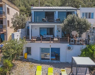 Bodrum Güvercinlik'te Denize Sıfır, 8 Kişilik, Modern Villa - 1
