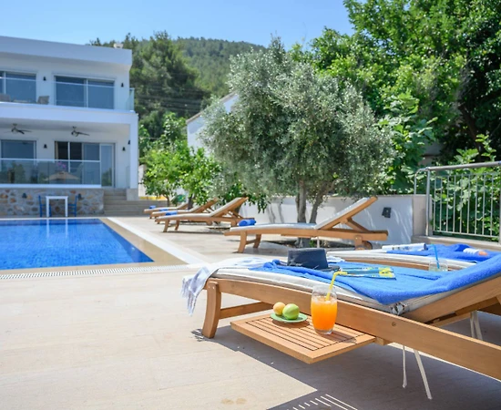 Bodrum Güvercinlik'te Denize Sıfır, Özel Havuzlu, Kiralık Villa - 1