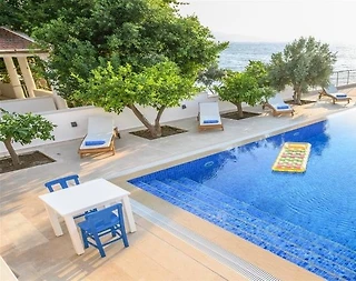 Bodrum Güvercinlik'te Göz Alıcı Manzaralı, Özel Havuzlu, Lüks Villa - 2