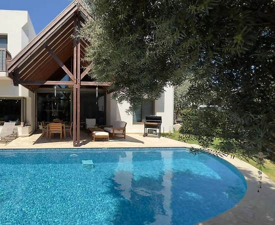 Bodrum Konacık'ta Yemyeşil Bahçeli, Özel Havuzlu, Rustik Villa - 1