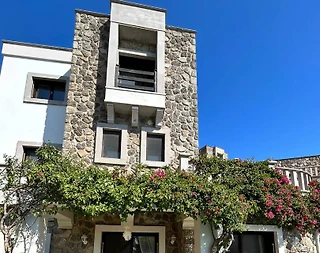 Bodrum Kumbahçe'de Merkezi Konumda, Özel Havuzlu, Lüks Villa - 1