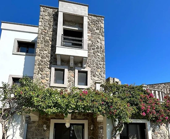 Bodrum Kumbahçe'de Merkezi Konumda, Özel Havuzlu, Lüks Villa - 1
