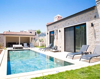 Bodrum Müskebi'de Modern Tasarımlı, Özel Havuzlu, Konforlu Villa - 2