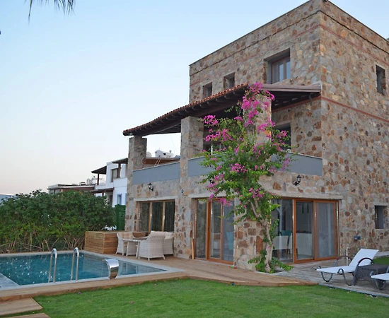 Bodrum Torba'da Muhteşem Deniz Manzaralı, Özel Havuzlu, Kiralık Villa - 1