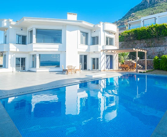 Bodrum Turgutreis'te Deniz Manzaralı, Özel Havuzlu, Bahçeli Villa - 1