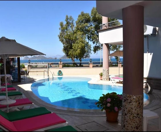 Muğla Bodrum'da Denize Sıfır, Ortak Havuzlu, 1+1 Konforlu Suit - 1