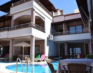 Muğla Bodrum'da Denize Sıfır, Ortak Havuzlu, 1+1 Konforlu Suit - 2