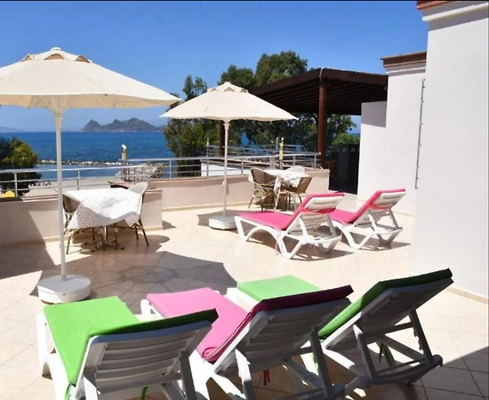 Muğla Bodrum'da Denize Sıfır, Ortak Havuzlu, 1+0 Suit - 1