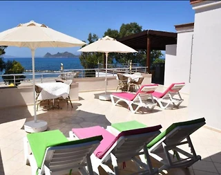 Muğla Bodrum'da Denize Sıfır, Ortak Havuzlu, 1+0 Suit - 1