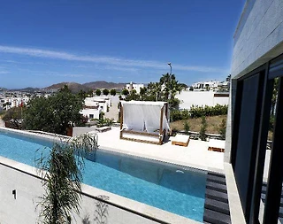 Bodrum Turgutreis'te Geniş Bahçeli, Özel Havuzlu, Merkezi Villa - 3