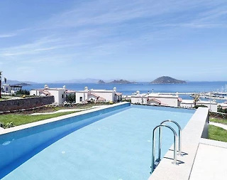 Bodrum Turgutreis'te Geniş Bahçeli, Özel Havuzlu, Merkezi Villa  - 2