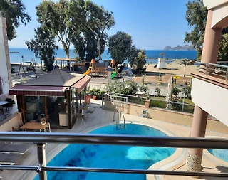 Muğla Bodrum'da Merkezi Konumda, Ortak Havuzlu, Konforlu Ev - 1