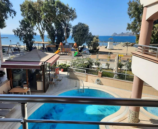 Muğla Bodrum'da Merkezi Konumda, Ortak Havuzlu, Konforlu Ev - 1