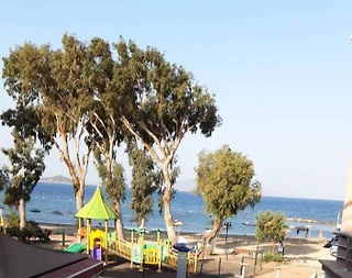 Muğla Bodrum'da Denize Sıfır, Ortak Havuzlu, Modern Ev - 2