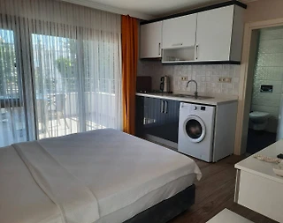 Muğla Bodrum'da Denize Sıfır, Ortak Havuzlu, Modern Ev - 3