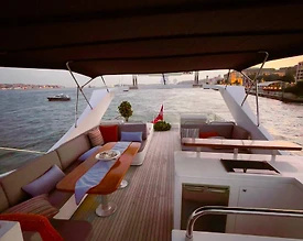 Bodrum Türkbükü'nde 7 Kişi Kapasiteli, 30 Metre, Konforlu Motoryat - 3