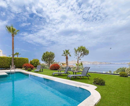 Bodrum Yalıkavak'ta Göz Alıcı Deniz Manzaralı, Özel Havuzlu, Kiralık Villa - 1