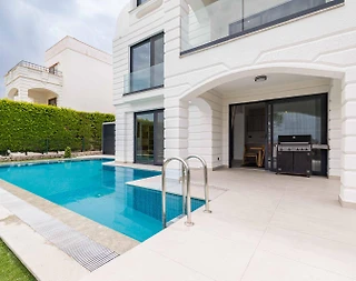 Bodrum Yalıkavak'ta Göz Alıcı Deniz Manzaralı, Özel Havuzlu, Şık Villa - 4