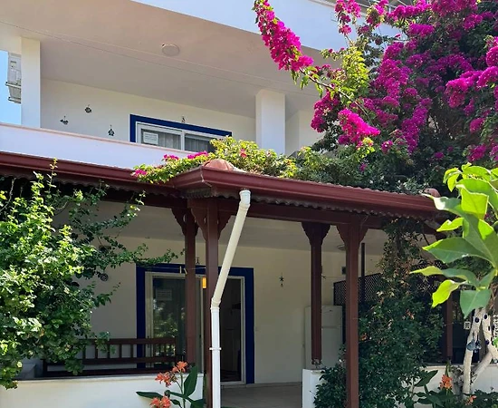 Muğla Bodrum'da Denize Yakın Mesafede, Bahçeli, Konforlu 1+1 Suit - 1