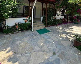 Muğla Bodrum'da Denize Yakın Mesafede, Bahçeli, Konforlu 1+1 Suit - 2