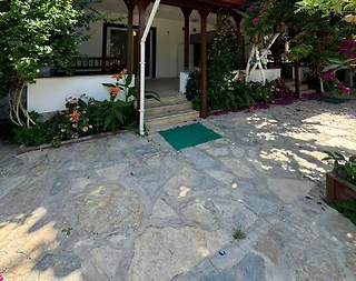 Muğla Bodrum'da Denize Yakın Mesafede, Bahçeli, Konforlu 1+1 Suit - 2