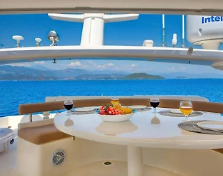 Bodrum'da Engin Sularda, Modern Tasarıma Sahip, Lüks Motoryat - 4