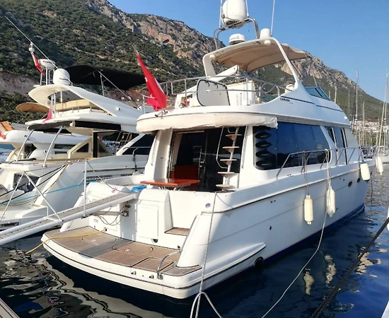 Bodrum'da Lüks Tasarıma Sahip, Geniş Kapasiteli Kiralık Motoryat - 1