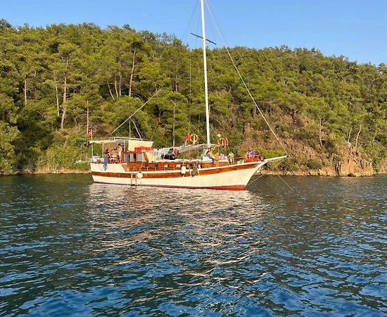 Bodrumun Enfes Maviliğinde, 4 Kabinli, Konforlu Gulet - 1