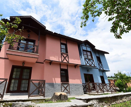 Bolu Abant'ta Çekirdek Ailelere Uygun, Kahvaltı Dahil, Kiralık Villa - 1